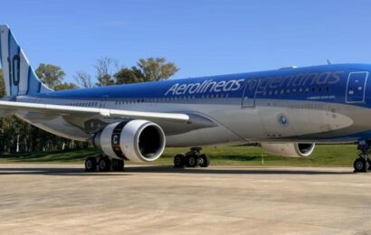 Aerolíneas Argentinas canceló rutas por baja demanda y apuesta al Mundial 