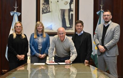 Kicillof y Cuattromo firmaron convenios con municipios para la compra de bienes de capital 