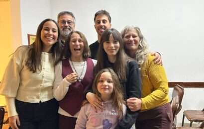 Elvira Cascardo presentó “Álbum de versos” con enorme acompañamiento