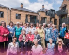 Mujeres mayores armaron un barrio cerrado propio con el lema de cuidarse entre ellas