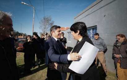 Kicillof entregó escrituras gratuitas a familias de Chascomús 