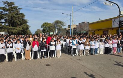 Emotivo momento en la jura a la Bandera en Rojas