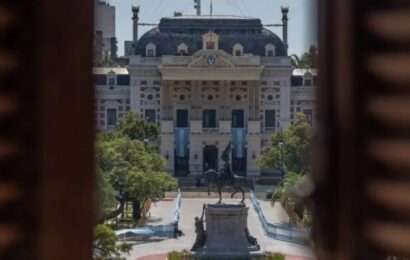 La Provincia recibe a estatales y docentes para cerrar un nuevo aumento salarial 