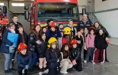 Estudiantes del Solar Feliz visitaron el Cuartel de Bomberos