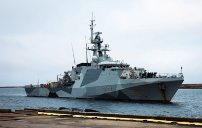 Buque de guerra británico en aguas argentinas