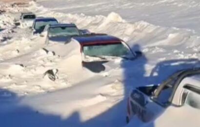 Un turista pasó 24 horas atrapado en una camioneta bajo la nieve en Catamarca Un turista pasó 24 horas atrapado en una camioneta bajo la nieve en Catamarca