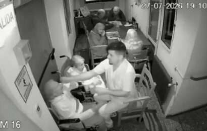 Mar del Plata: echan e imputan por lesiones graves al cuidador de un geriátrico que agredió a dos ancianas Mar del Plata: echan e imputan por lesiones graves al cuidador de un geriátrico que agredió a dos ancianas
