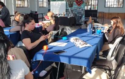 Arrancaron las clases del taller de crochet «Tejiendo Calma» Arrancaron las clases del taller de crochet «Tejiendo Calma»
