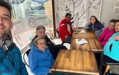 Los abuelos del Hogar Municipal disfrutan sus salidas de café y medialunas