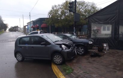 Dos vehículos colisionaron en Av. Tormey y Paso