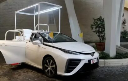 Toyota ya fabrica los papamóviles que León XIV usará en su visita a Argentina