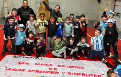 Los pibes de Sportivo festejaron el Día del Niño Los pibes de Sportivo festejaron el Día del Niño