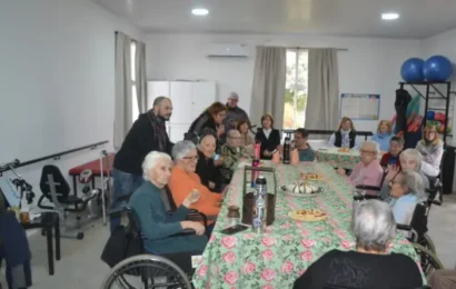 Los abuelos del Hogar “Madre Teresa“ presentaron un bellísimo radio-teatro