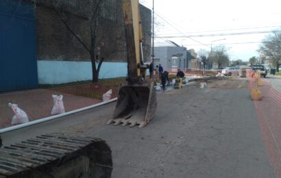 Av. Larrea cortada por obras de cañerías para cloacas