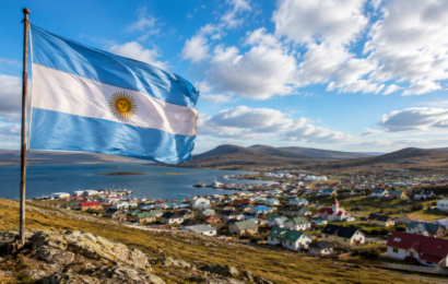 Después de 44 años, la bandera argentina volvió a flamear en las Islas Malvinas