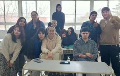 Métodos anticonceptivos: La Secundaria 6 recibió al equipo de APS