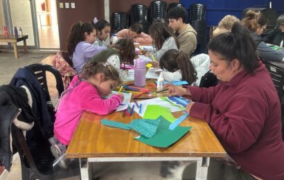 En Carabelas la comunidad participa con entusiasmo del Taller de Arte En Carabelas la comunidad participa con entusiasmo del Taller de Arte