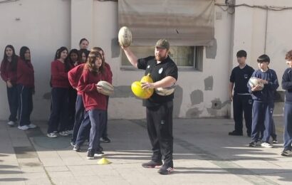 Escuelas de Rojas recibieron la visita de referentes del Rugby