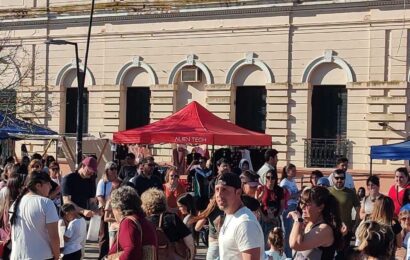 Rojas disfruto de una nueva edición de la Feria en la Plaza San Martín Rojas disfruto de una nueva edición de la Feria en la Plaza San Martín