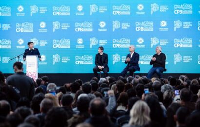 Kicillof encabeza un Congreso Productivo en CABA, en medio de la disputa con Macri