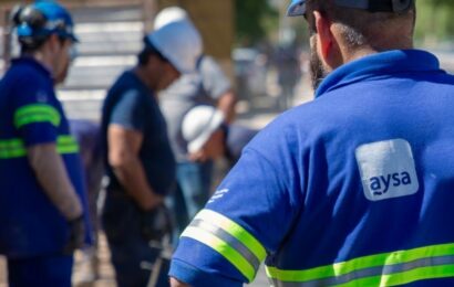 Después de veinte años, AySA vuelve a manos privadas por US$340 millones
